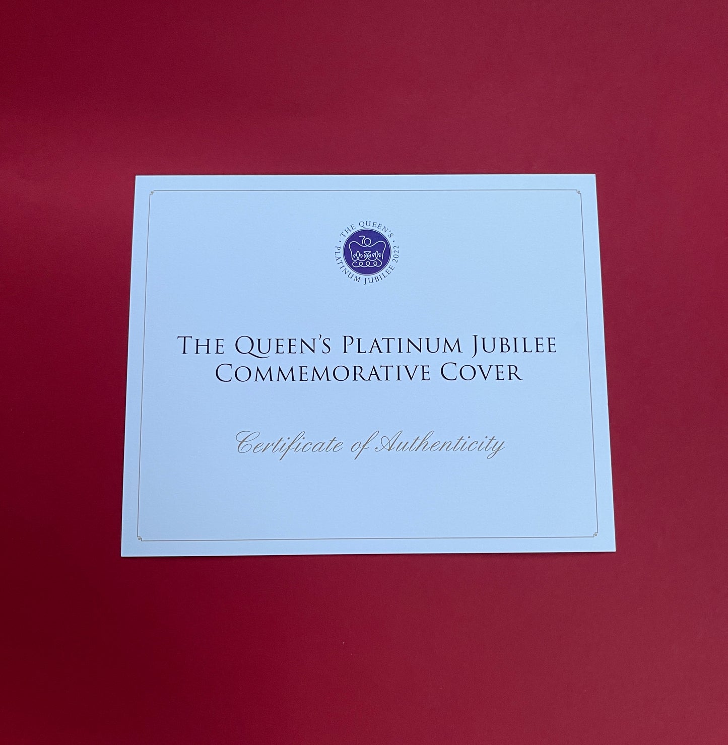 Elizabeth II,
1977 One Crown,
Queens Platinum Jubilee Commemorative,
Uncirculated, Gold Platinum Plated coin and stamp set,
With COA
2022 (B)