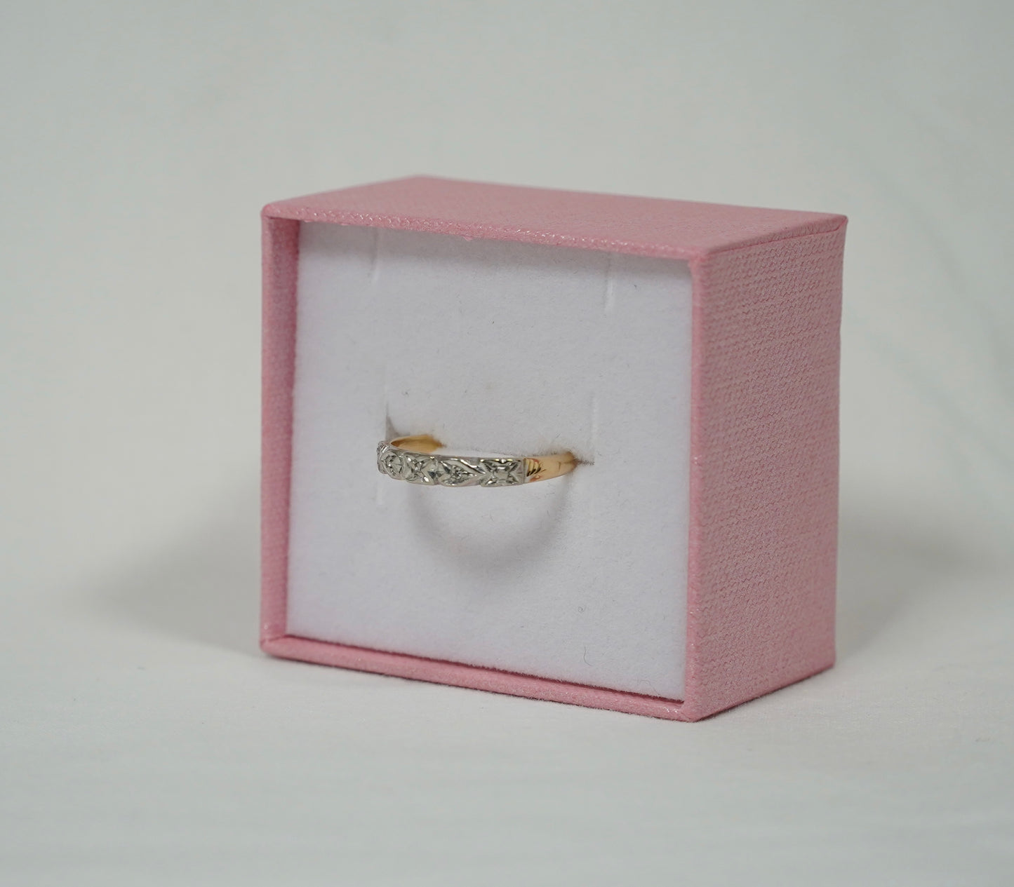 Illusion Set 8CT Gold Ring, Diamonds.
Ring Size M N Jewellery