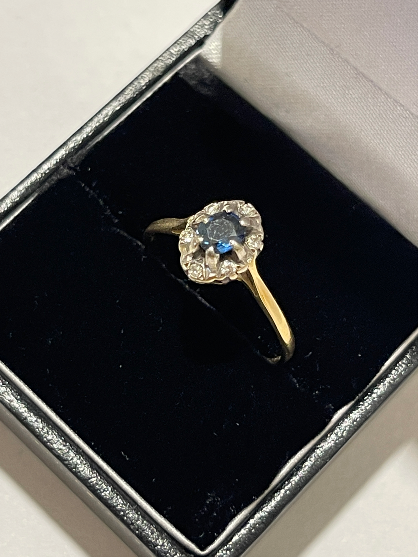 18CT Gold, Diamond and Sapphire ring Size T 2.8g Jewellery