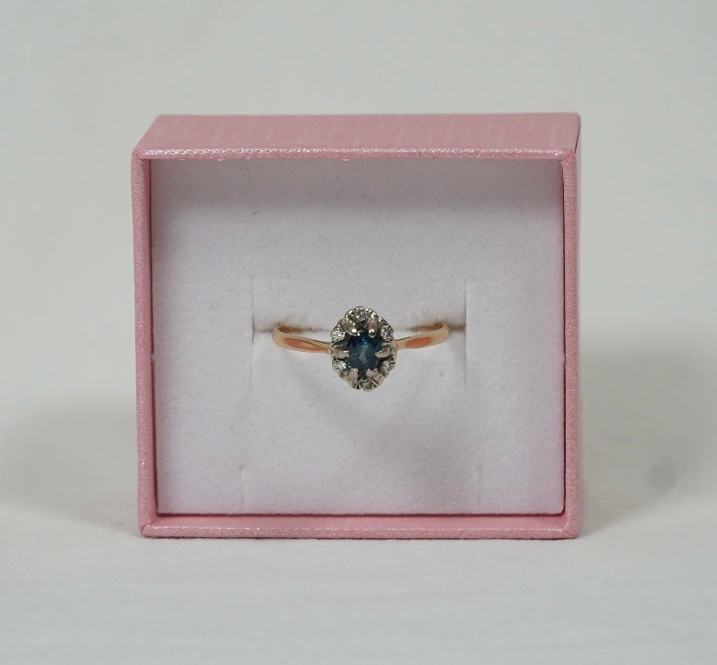 18CT Gold, Diamond and Sapphire ring Size T 2.8g Jewellery