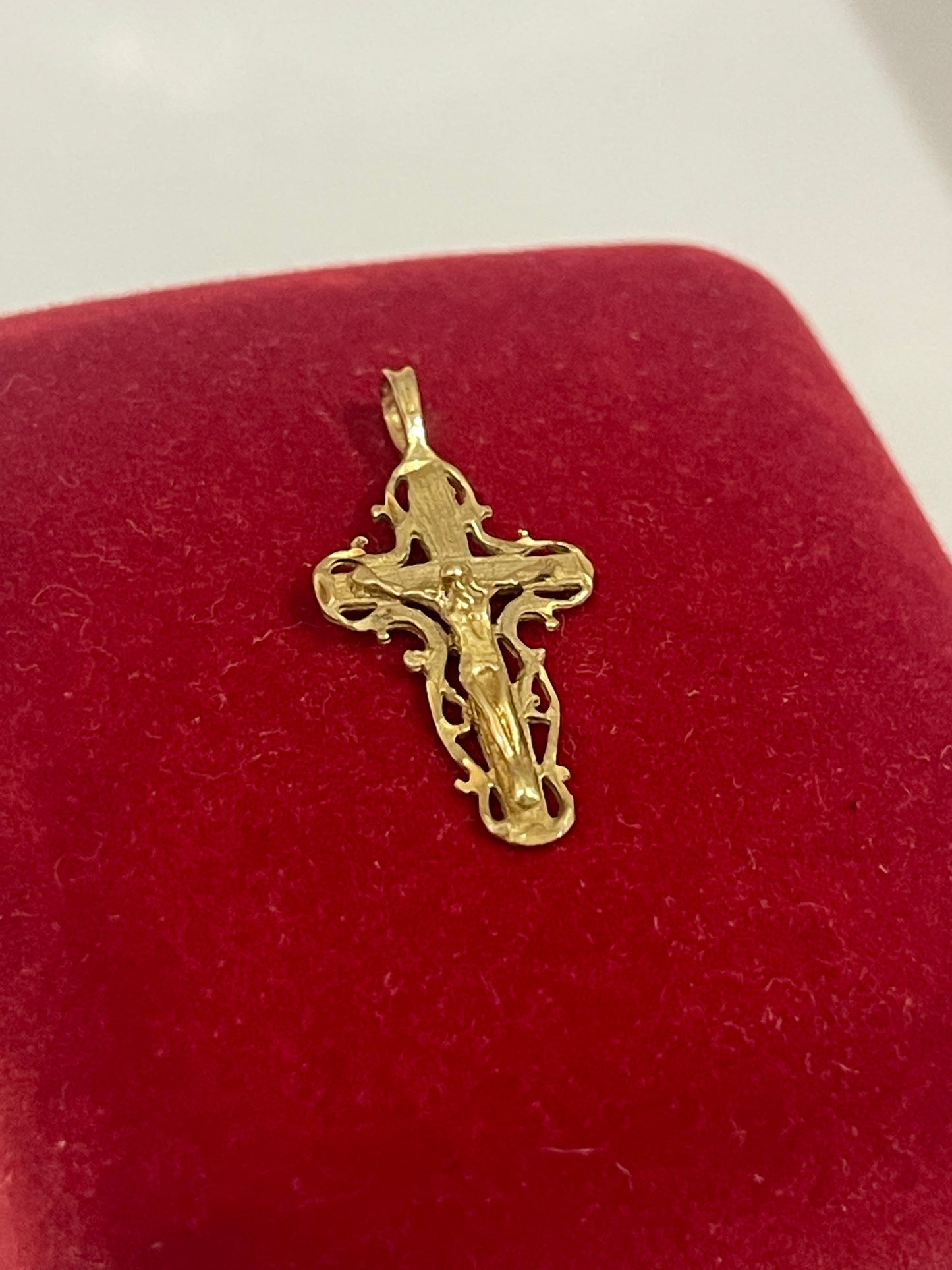 14 Carat Gold Crucifix Pendant 1.1g Jewellery