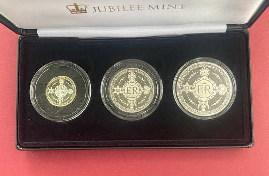 Elizabeth II,

Silver One Dollar, Five Dollar,

3 Coin Proof Set,

Platinum Jubilee Fine Silver Proof Set,

Solomon Islands,

With COA

2021 (B)