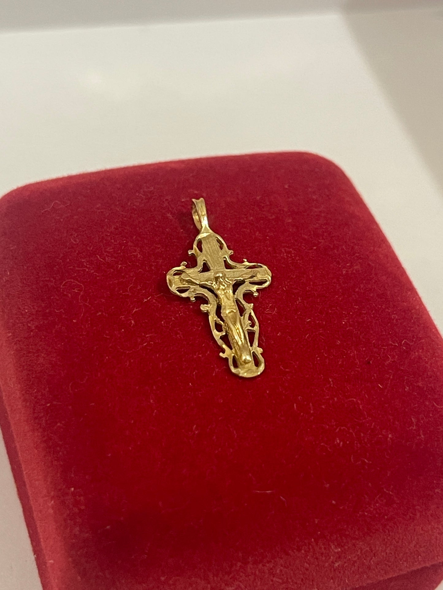 14 Carat Gold Crucifix Pendant 1.1g Jewellery