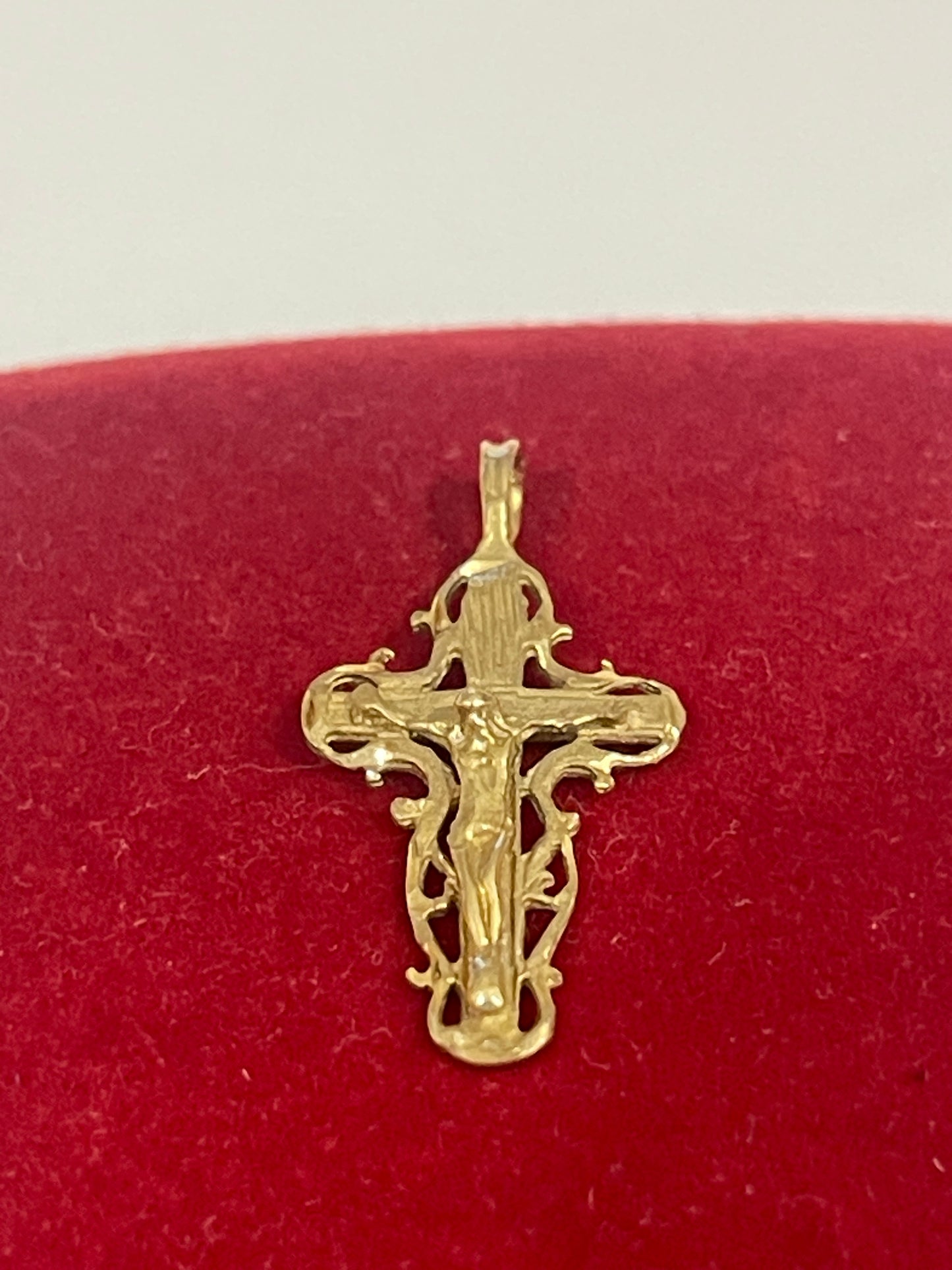 14 Carat Gold Crucifix Pendant 1.1g Jewellery