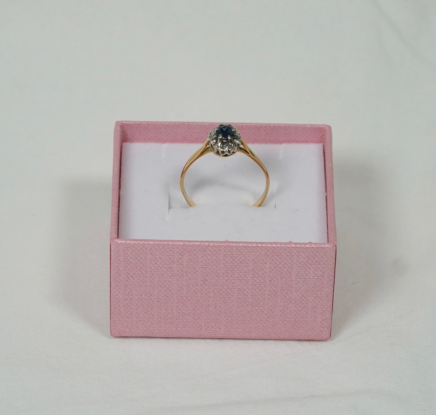 18CT Gold, Diamond and Sapphire ring Size T 2.8g Jewellery