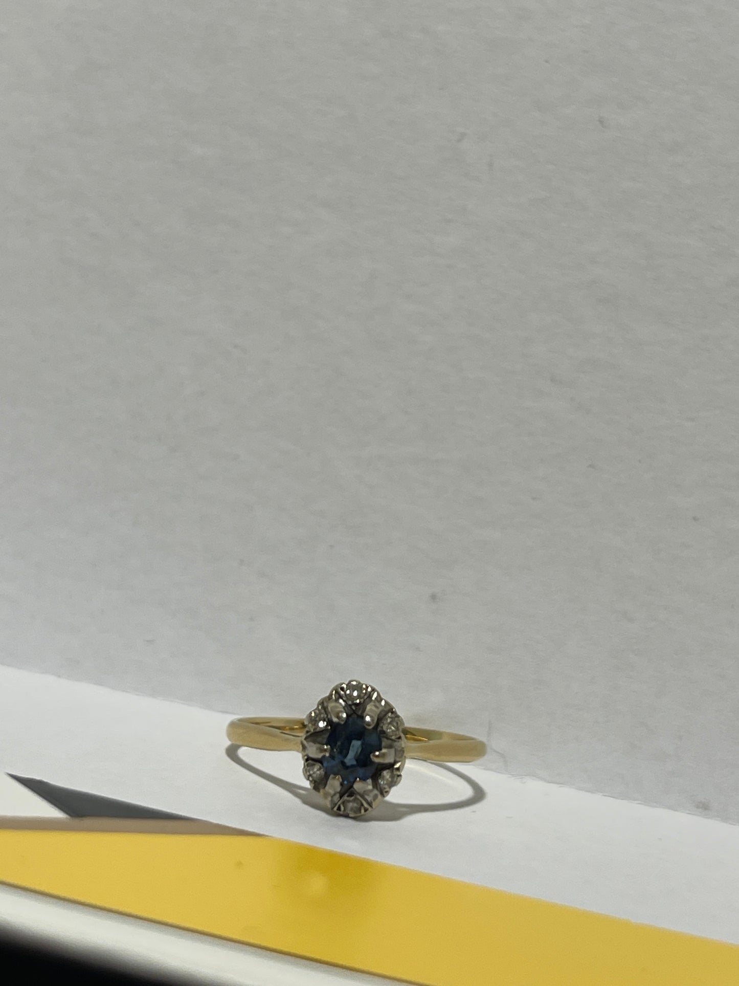 18CT Gold, Diamond and Sapphire ring Size T 2.8g Jewellery