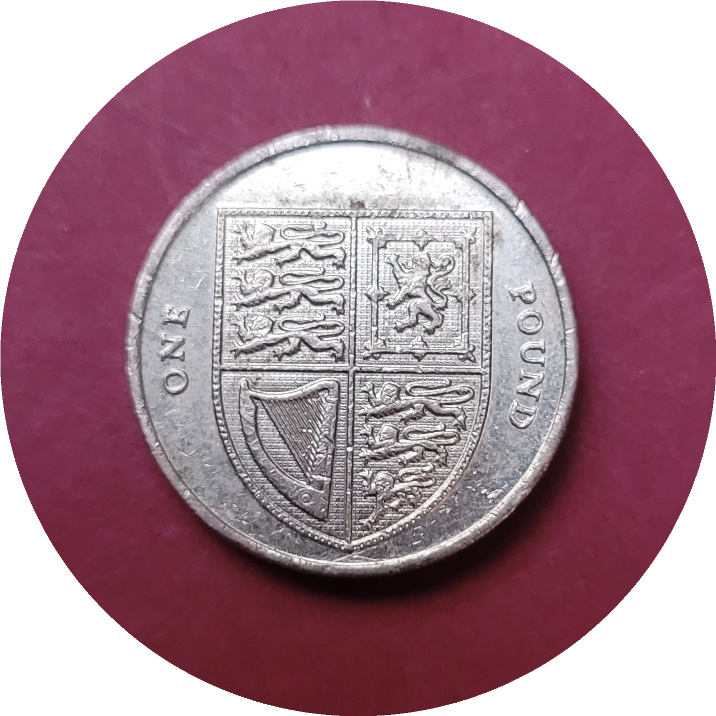 Elizabeth II,
One Pound,
Shield of the Royal Arms,
2015 (B)