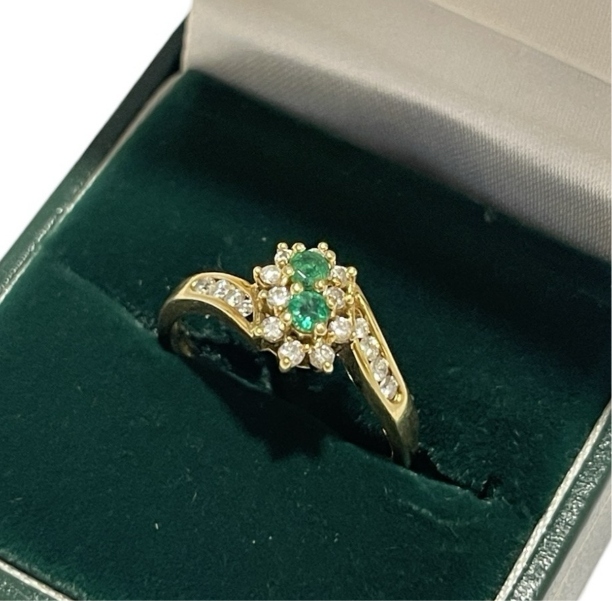 18CT Gold Double Cluster Emerald and Diamond Ring Size P - 3.5g with Stones Jewellery